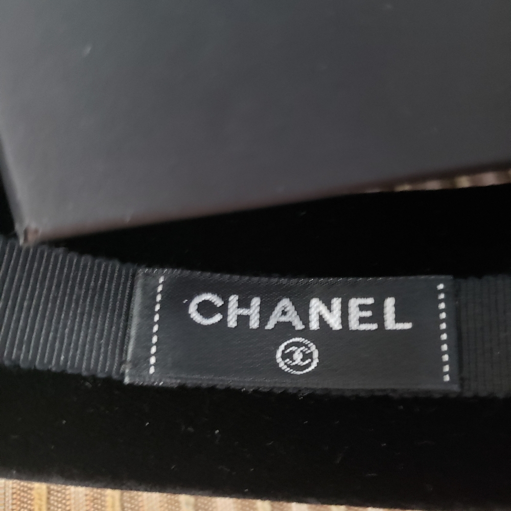 Chanel velveteen black headband AUTHENTIC NEW with  dust bag 400.00 or offer - Picture 3 of 7